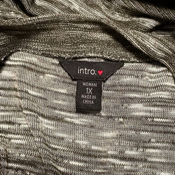 intro. Sweater - Picture 5 of 6